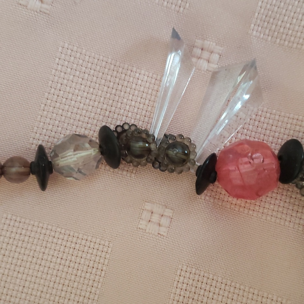 Pretty Beaded Necklace - Picture 7 of 7